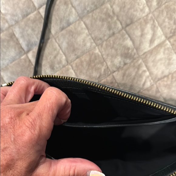 Tory Burch Black and Gold Crossbody Bag with Structured Design - Picture 4 of 7